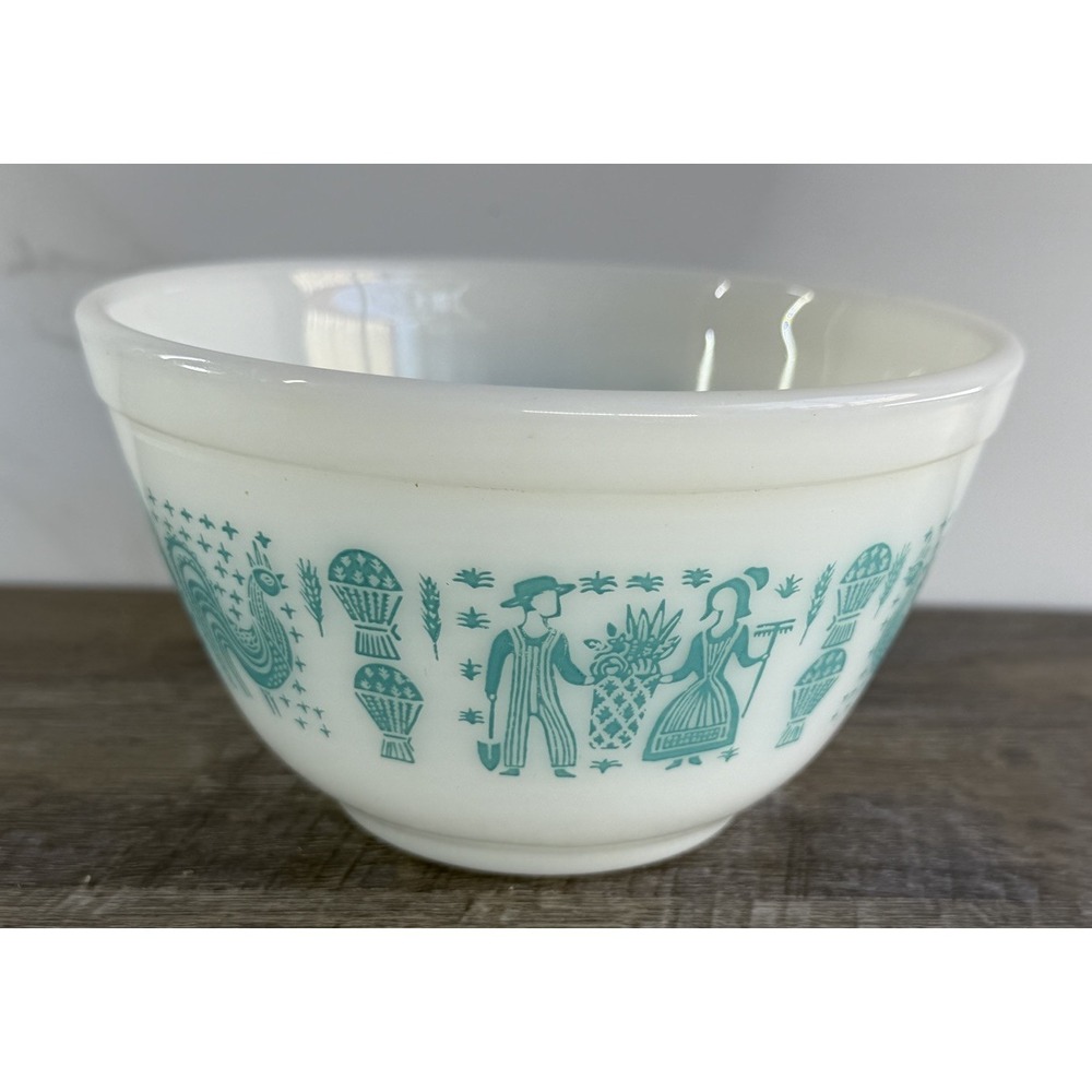 PYREX TURQUOISE AMISH BUTTERPRINT BOWL #401  1.5 pint   Excellent Condition!